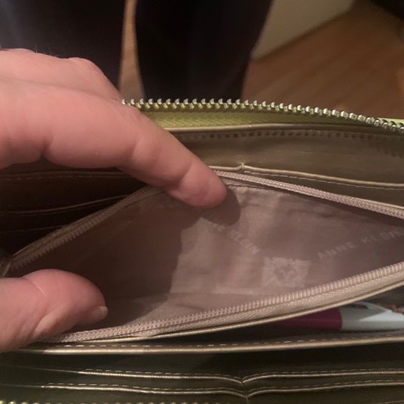 Anne Klein clutch - Picture 2 of 3